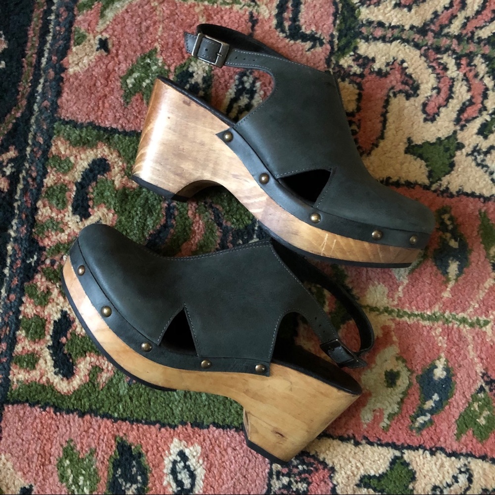 Anthropologie studded leather clogs mules Sz 39